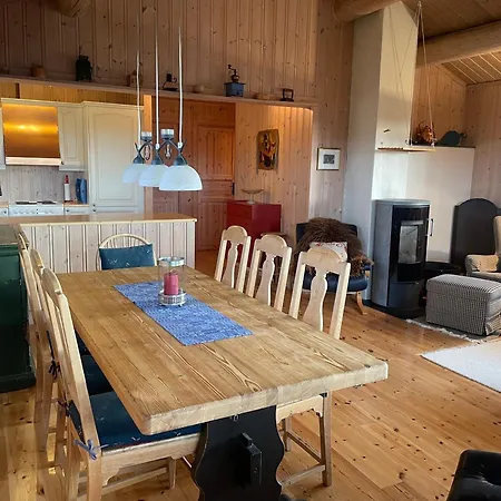 Feriehus Koselig Og Sentral Med Peis Og Badstue