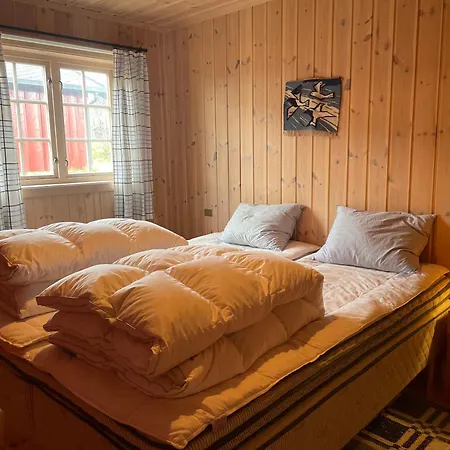 Koselig Og Sentral Med Peis Og Badstue Feriehus *