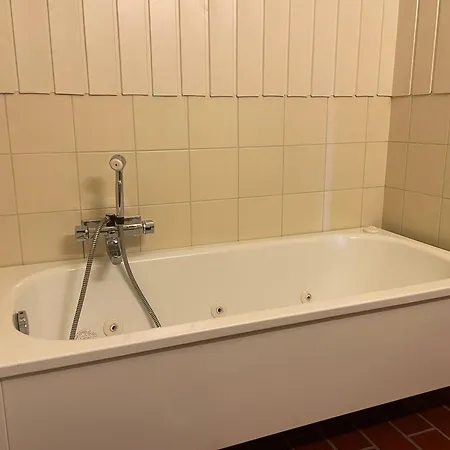 Koselig Og Sentral Med Peis Og Badstue Feriehus